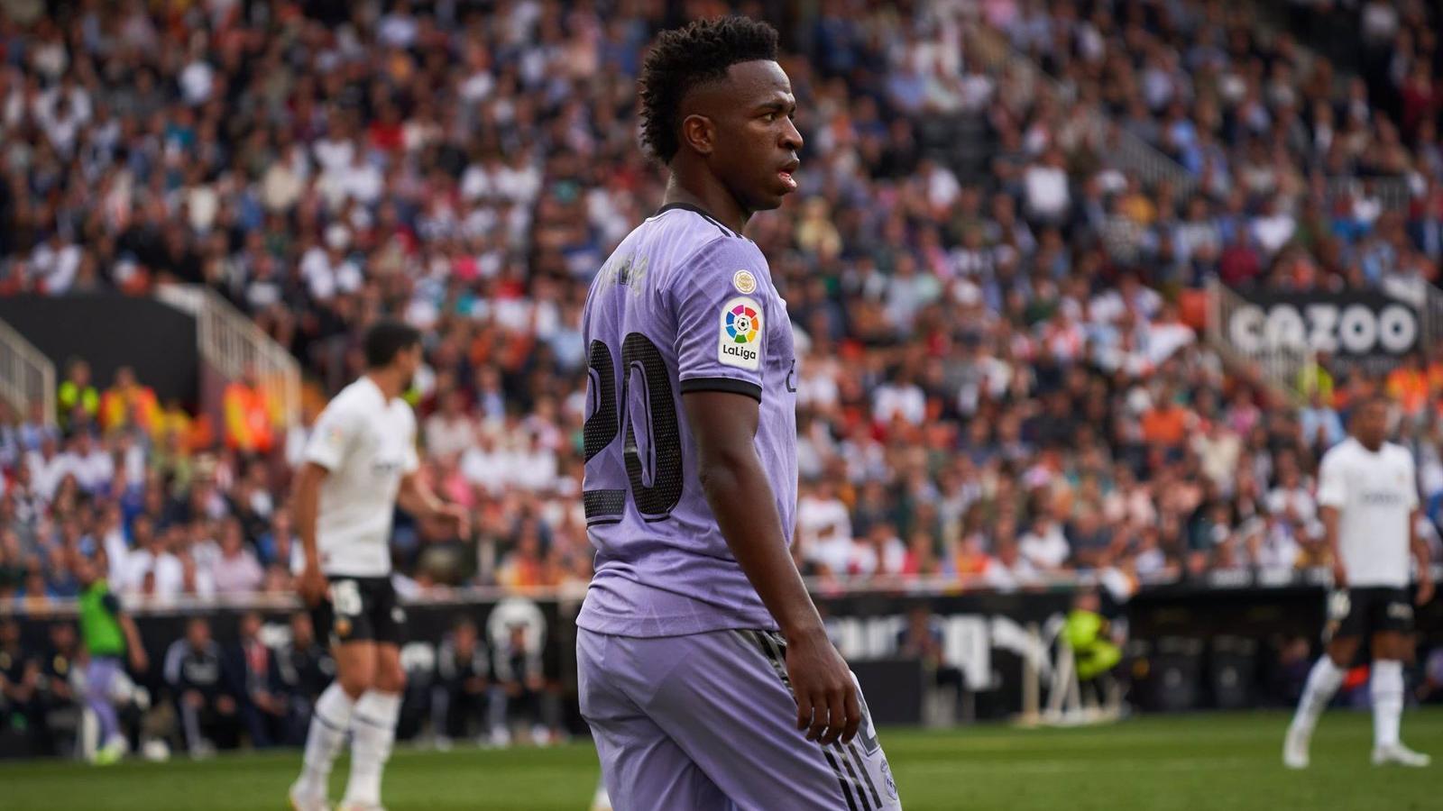 Detenidos tres jóvenes por los insultos racistas a Vinícius en Mestalla