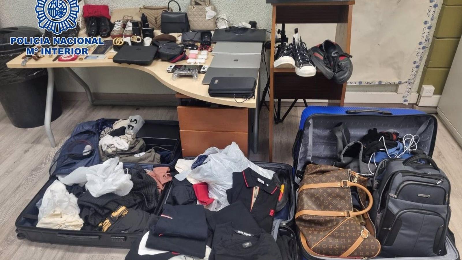 Detenido en Barajas un hombre que robó joyas y otros objetos en dos hoteles de Madrid