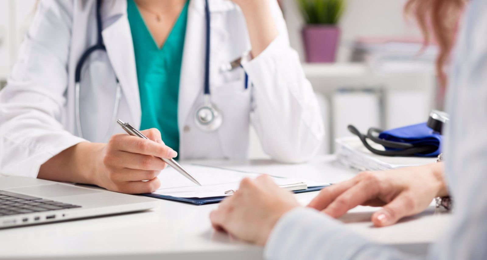 El Ministerio de Sanidad amplía la convocatoria para reconocimiento de títulos de Medicina de profesionales extracomunitarios