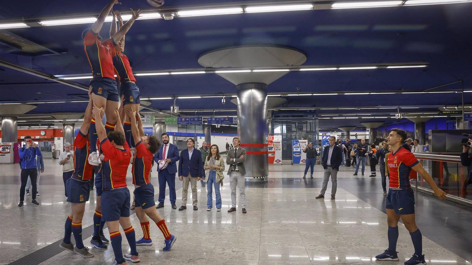 La Federación Española de Rugby celebra su centenario en el Metro de Madrid