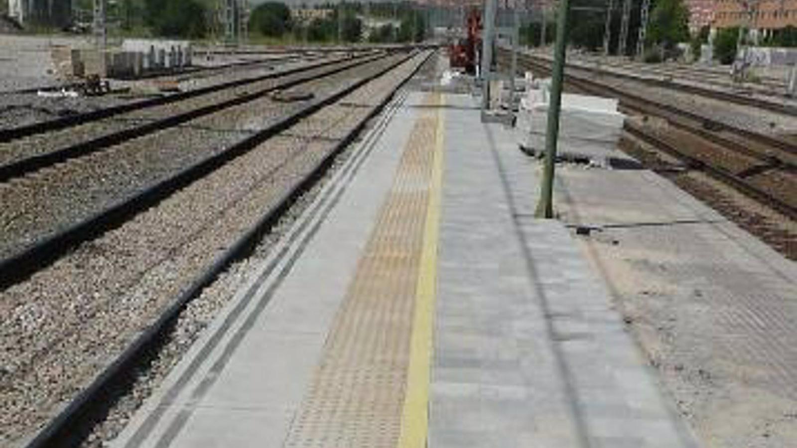 Fallece un joven de 15 años tras electrocutarse por tocar la catenaria en la estación de trenes de Vicálvaro