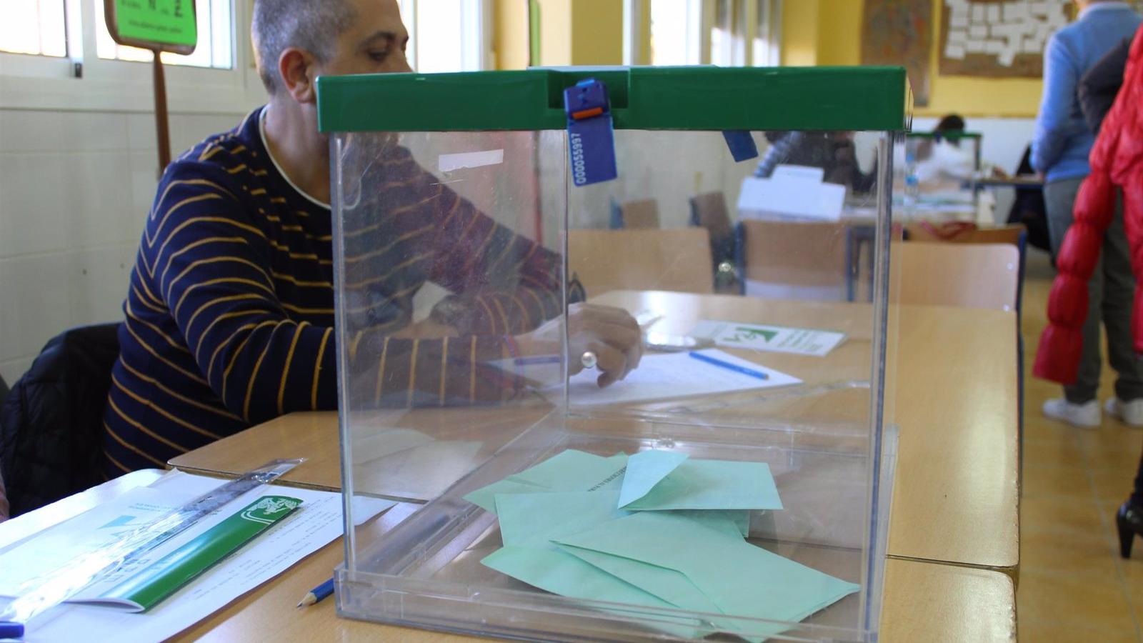 En España hay más de veinte municipios que han tenido el mismo alcalde desde 1979, y quince de ellos aspiran a ser reelegidos