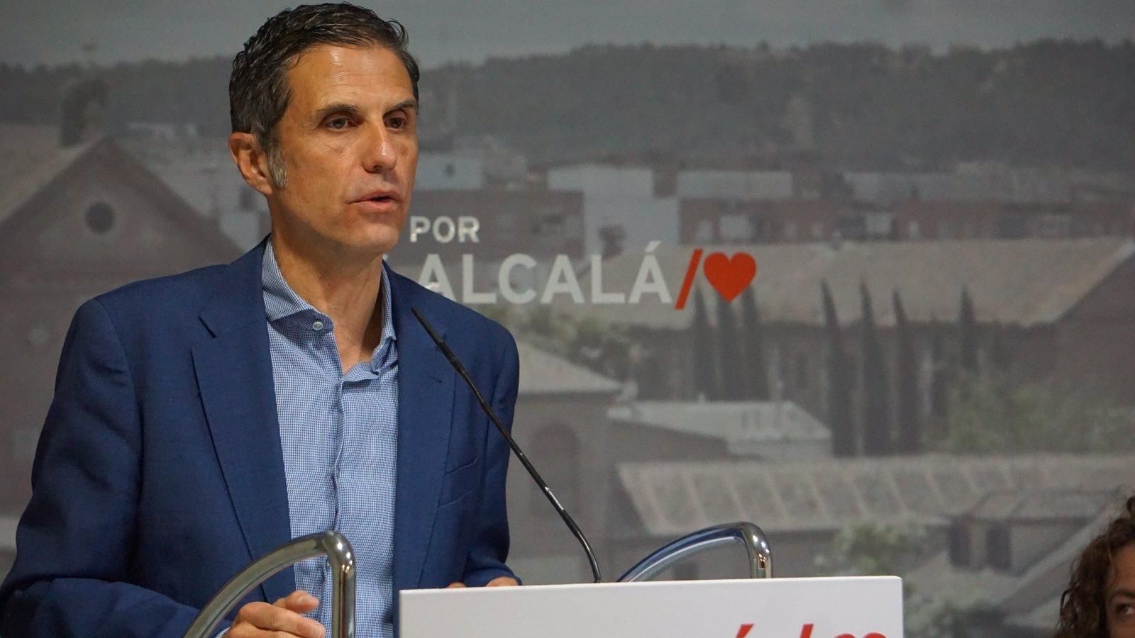 En Alcalá, el PSOE gana en votos aunque empata en ediles con el PP, que podría gobernar con apoyo de Vox