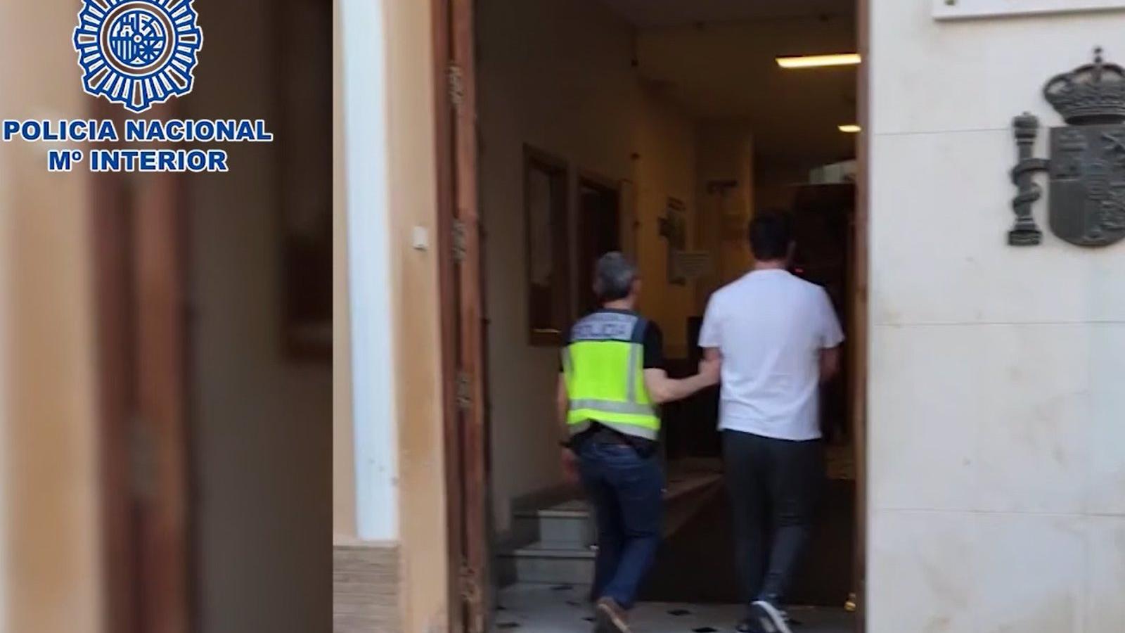 Detenido un hombre que captaba a niñas en TikTok simulando ser otra menor para que le enviaran fotos sexuales