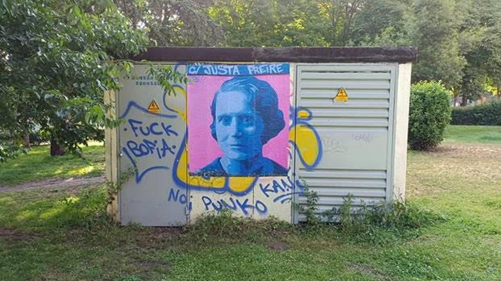 Vandalizado el mural dedicado a la maestra Justa Freire en Latina un día después de ser rehabilitado