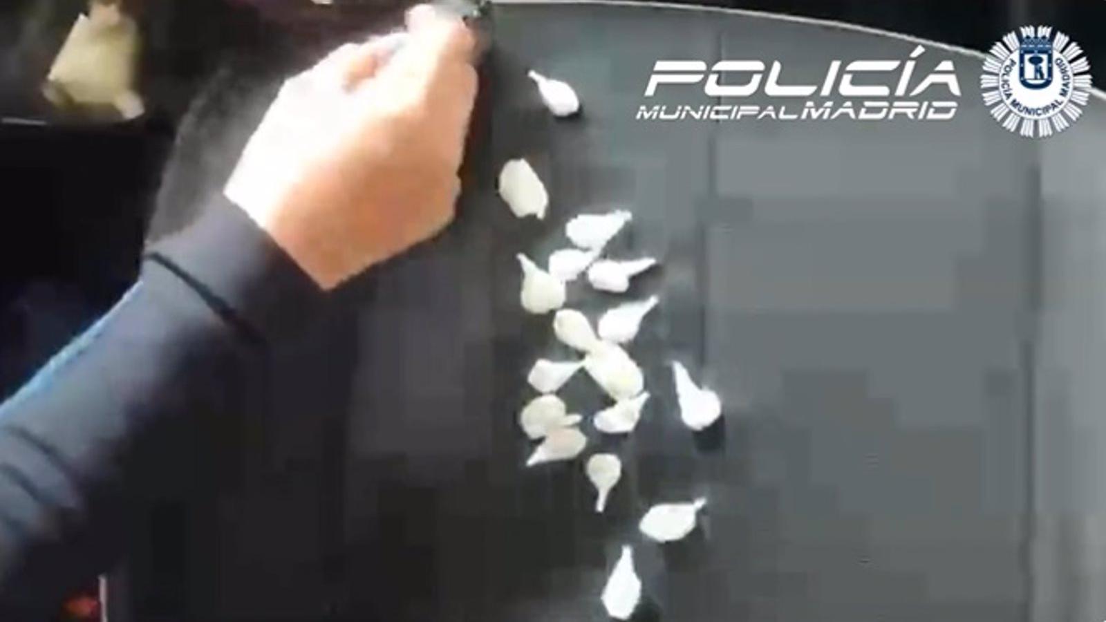 Detenido un conductor que ocultaba cocaína dentro de la palanca de cambios del coche