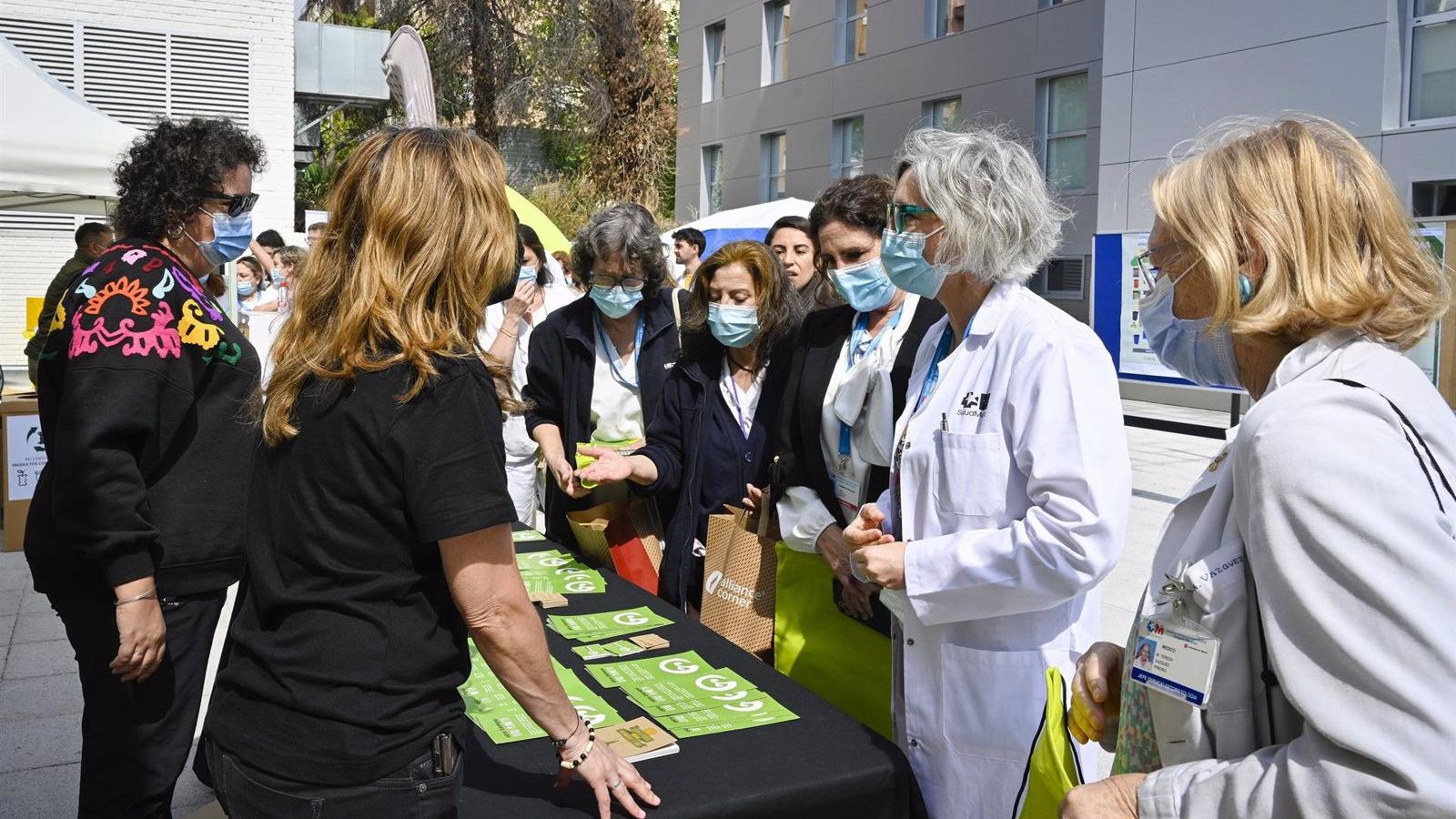 Los pacientes hospitalizados en el Marañón recibirán una maceta con semillas de petunias por el Día del Medioambiente
