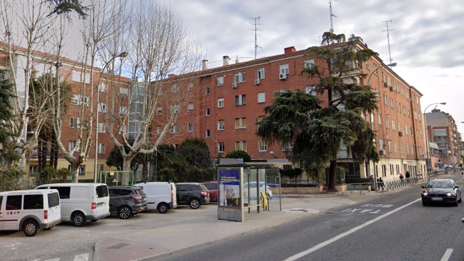 Detenido uno de los jóvenes que asaltaron a una mujer de 80 años al bajar de un autobús en Batán