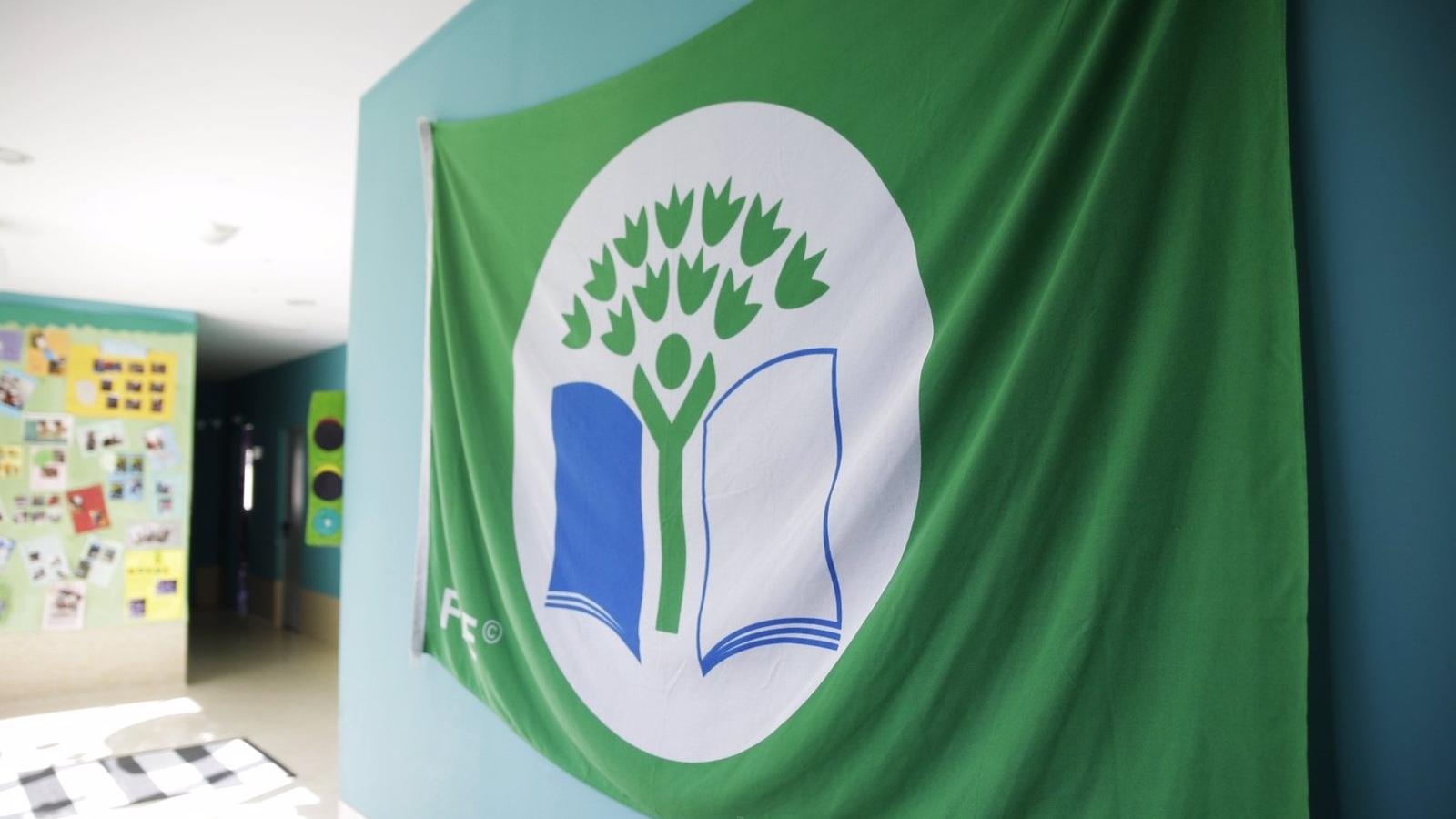 Tres escuelas de 'Sanse' renuevan sus banderas verdes