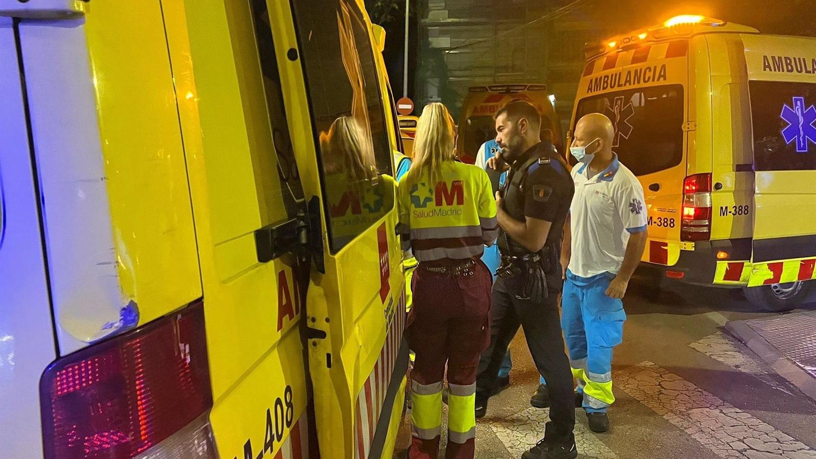 Siete intoxicados por humo, dos de ellos menores, en un incendio en una vivienda en Móstoles