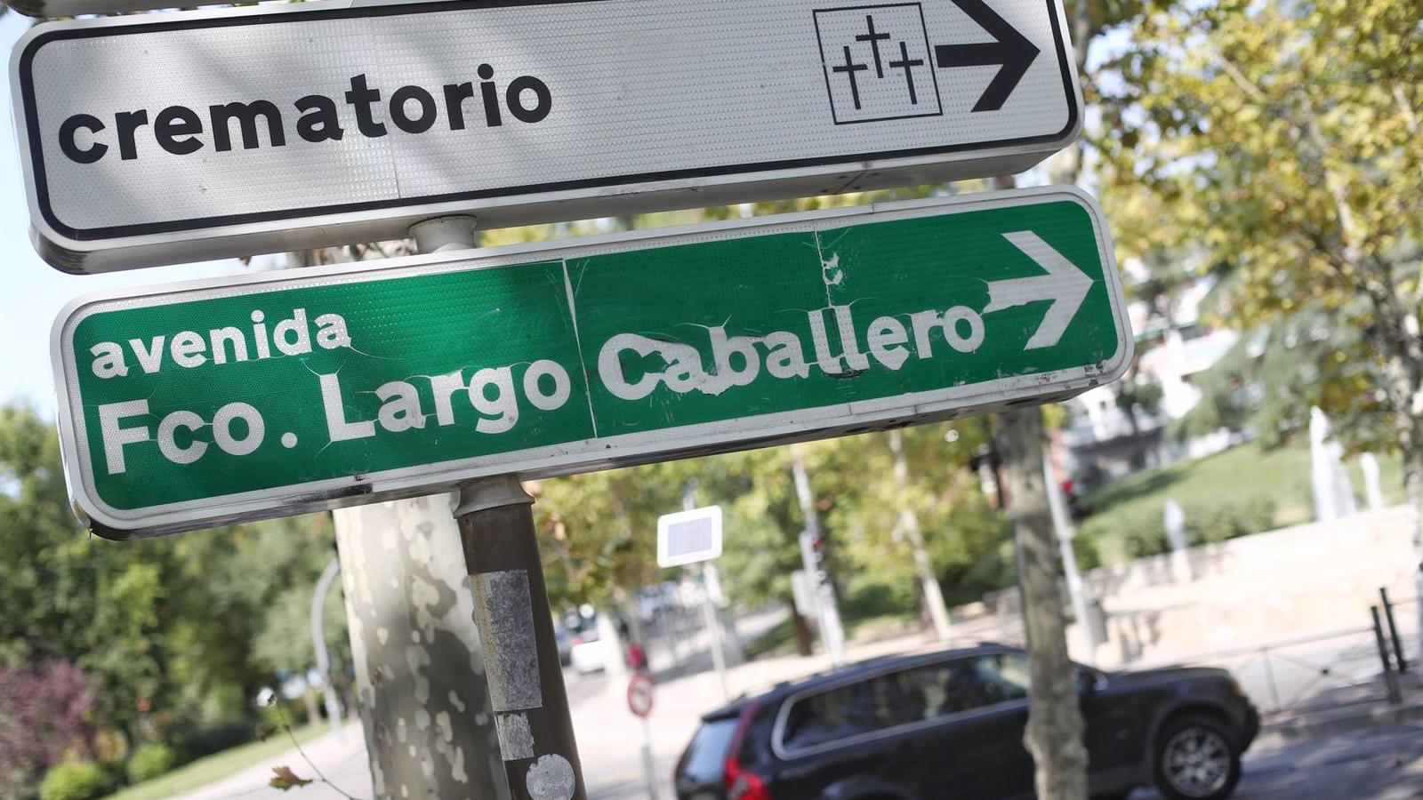 El TSJM impugna la retirada de la placa y los nombres de las calles a Prieto y Largo Caballero