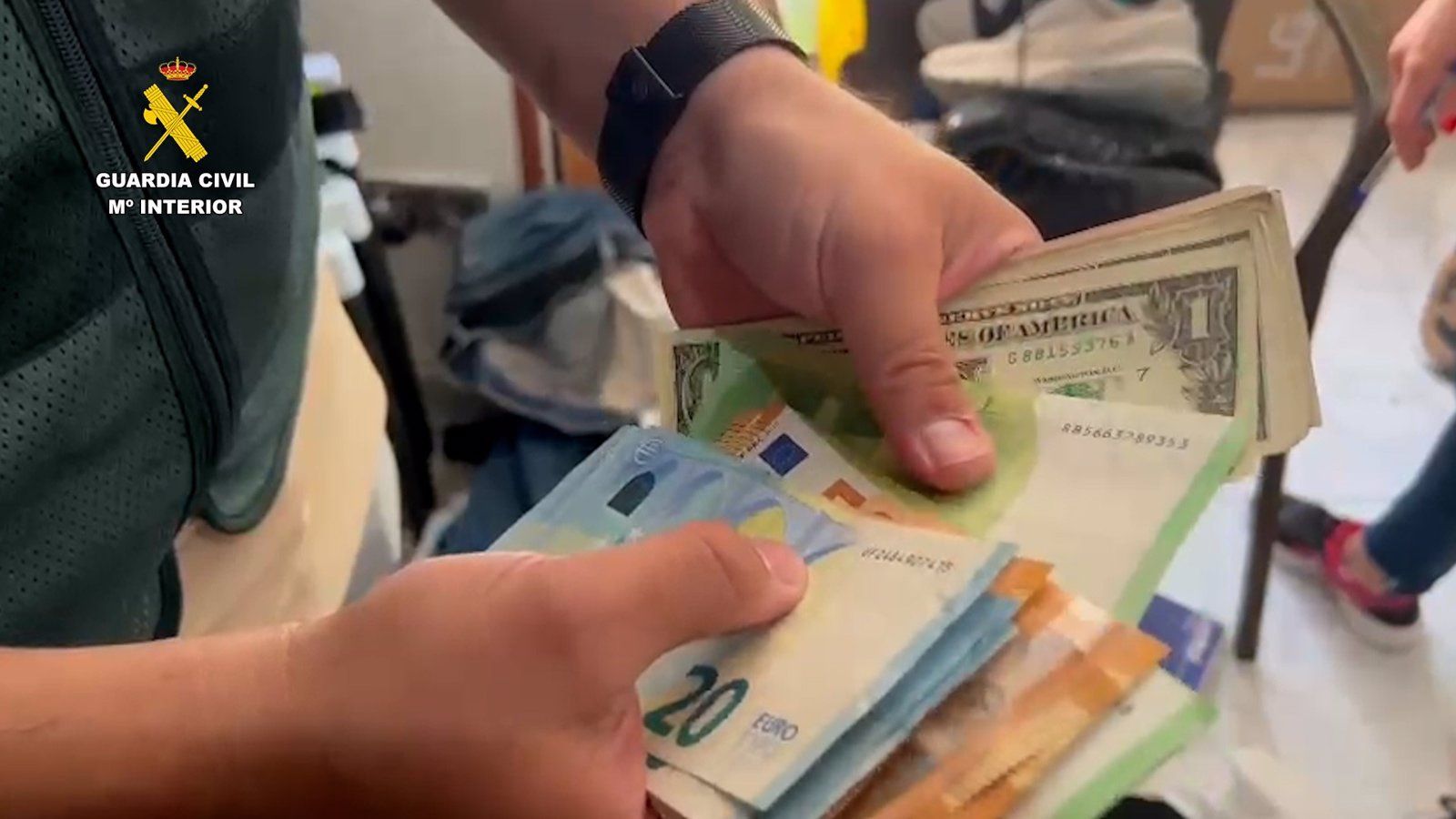 Cuatro detenidos por robar móviles por valor de 60.000 euros en campos de fútbol en Madrid y otras provincias