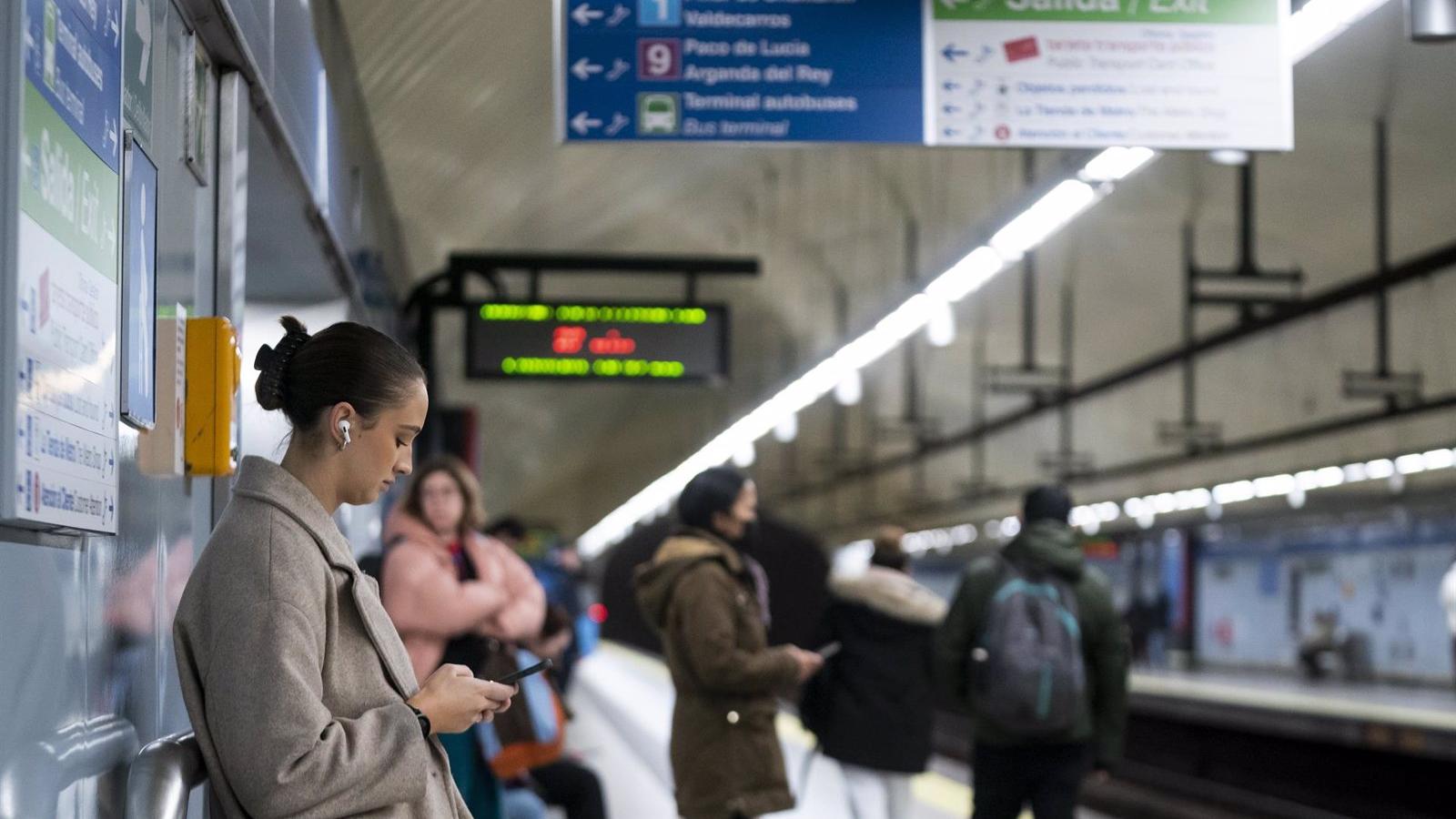 La persecución de dos ladrones por las vías del Metro ocasionó el martes cortes en una parte de la línea 9