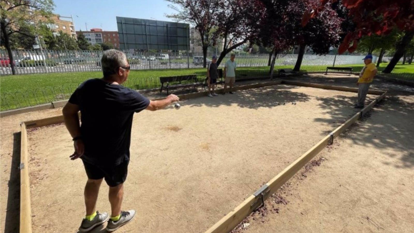 Construidas dos nuevas pistas de petanca en el Parque del Arte de Torrejón