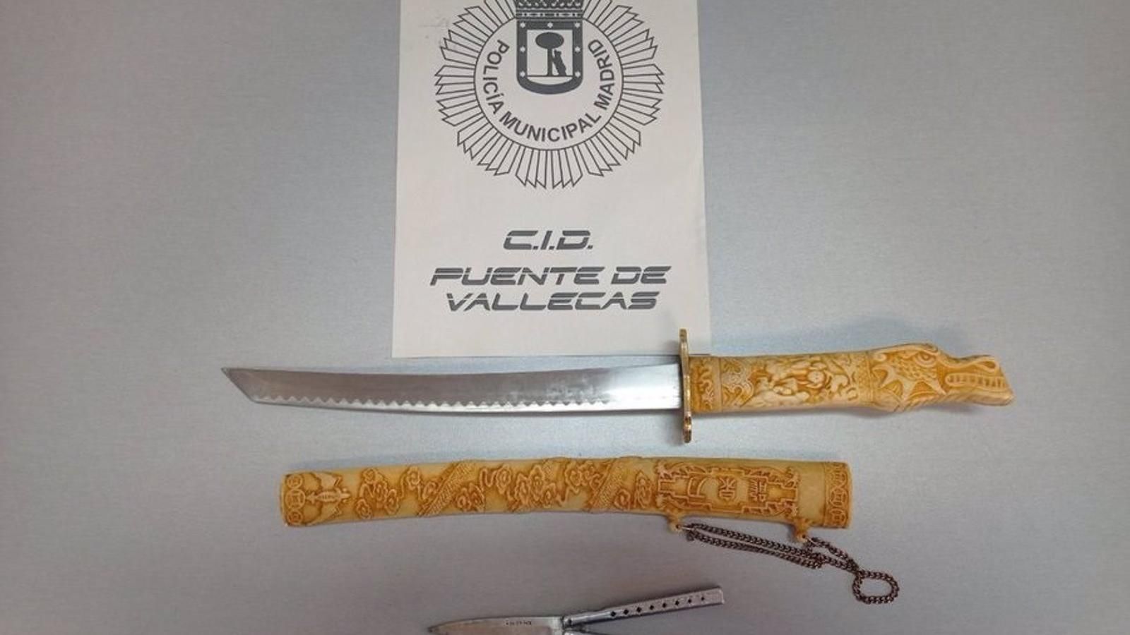  Detenidos dos jóvenes en Puente de Vallecas por intentar asaltar a otro amenazándole con una catana y una navaja