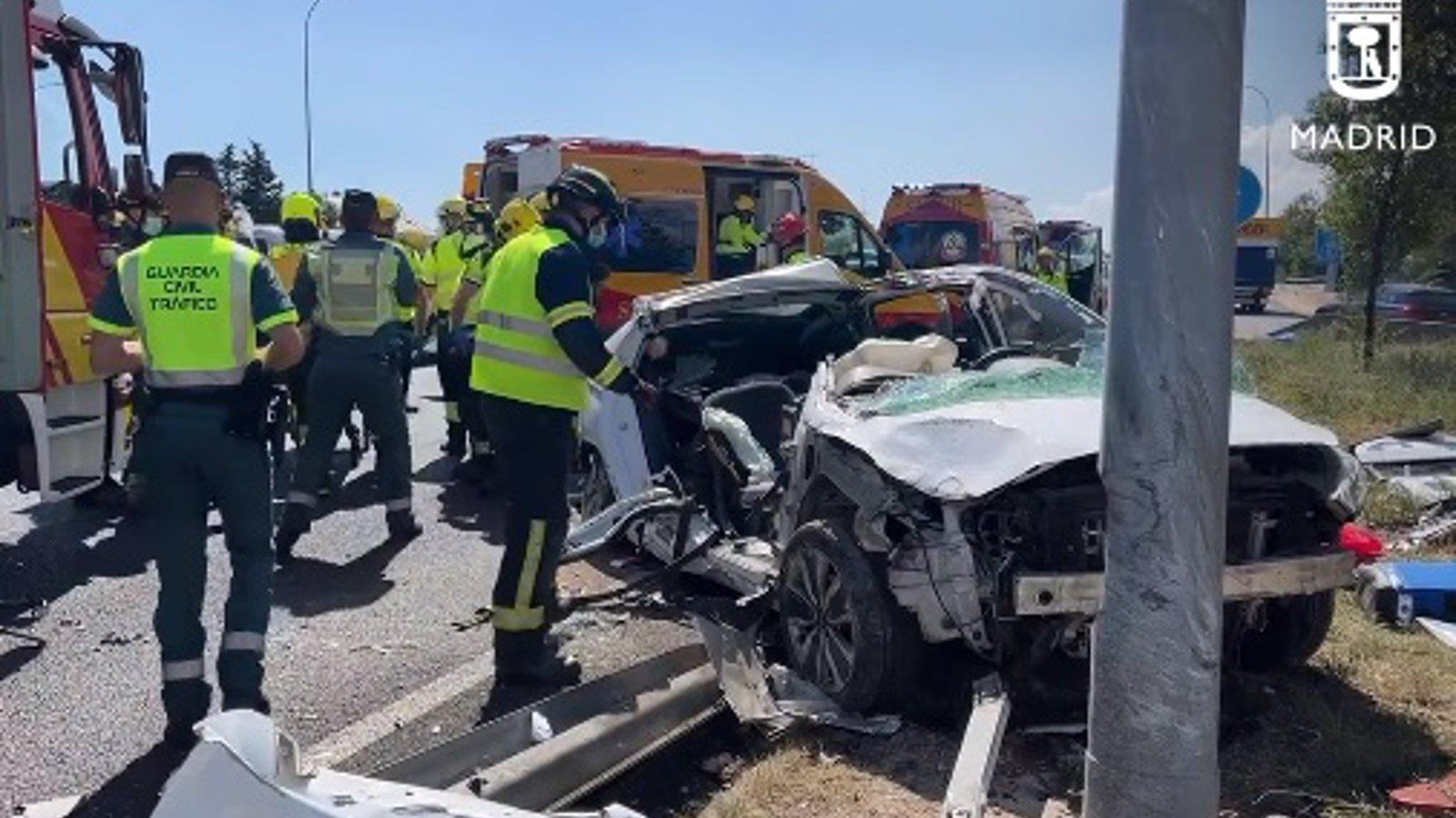 Herida una conductora al dar varias vueltas de campana su coche en la A-6