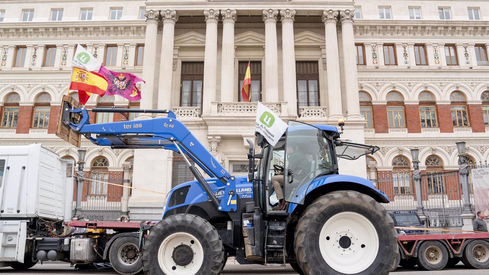 Los agricultores reclaman frente al Ministerio de Agricultura apoyo contra la sequía
