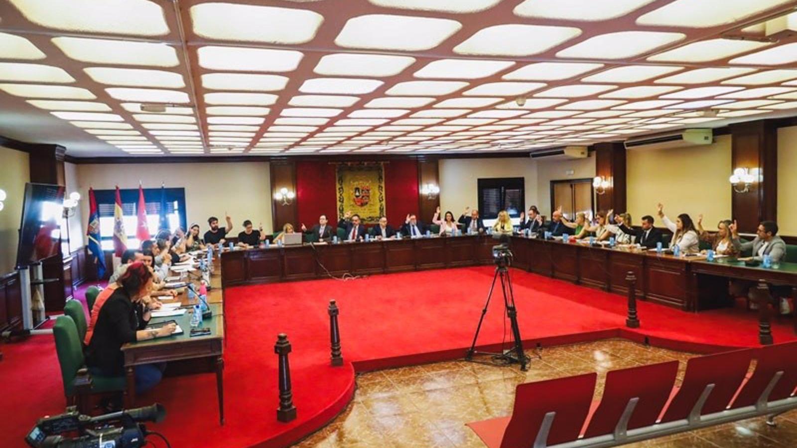 El Pleno de Móstoles aprueba mantener las retribuciones de los miembros de la Corporación Municipal