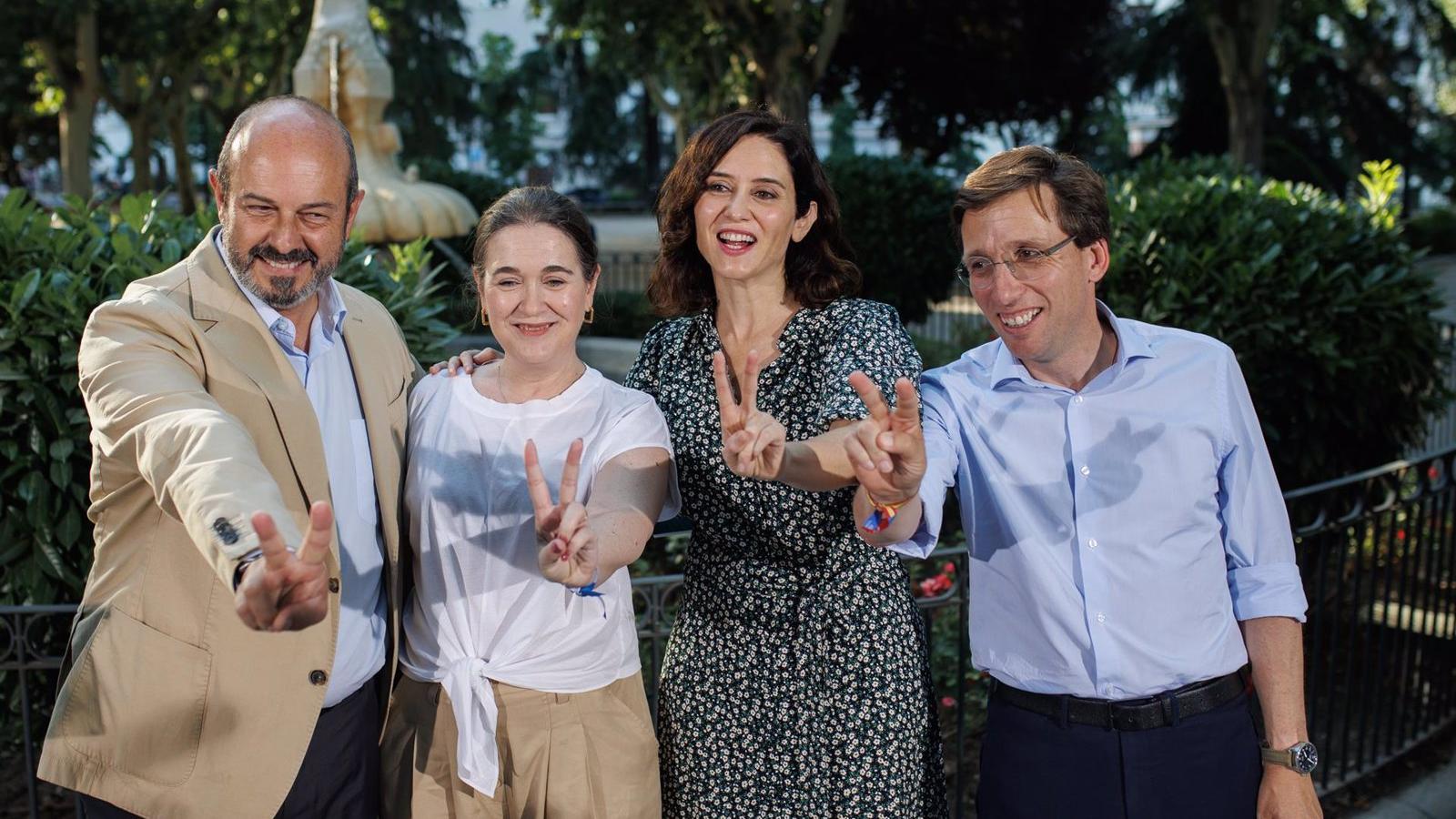 Díaz Ayuso y Martínez-Almeida inauguran la campaña electoral en Madrid pidiendo "un cambio para España"