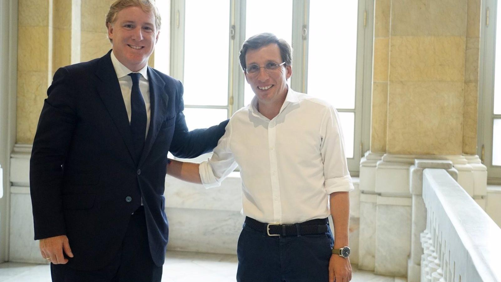 Martínez-Almeida aborda con el alcalde de Badajoz la interconexión entre Madrid y Lisboa pasando por la ciudad extremeña