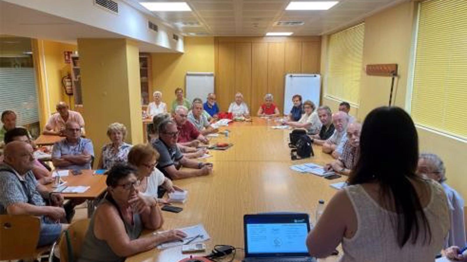 Plazas libres para los talleres y bailes de mayores de Torrejón