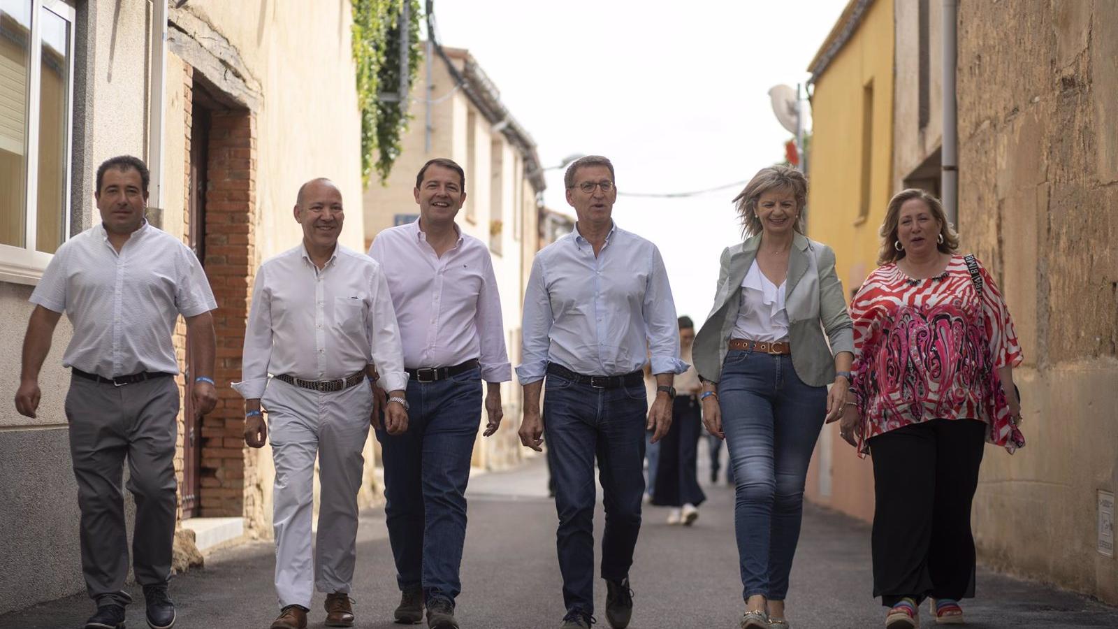 Feijóo promete medidas contra la soledad de los mayores en el medio rural