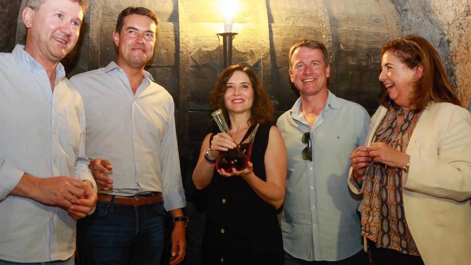 Díaz Ayuso dice que Sánchez es "el presidente más débil de la democracia"