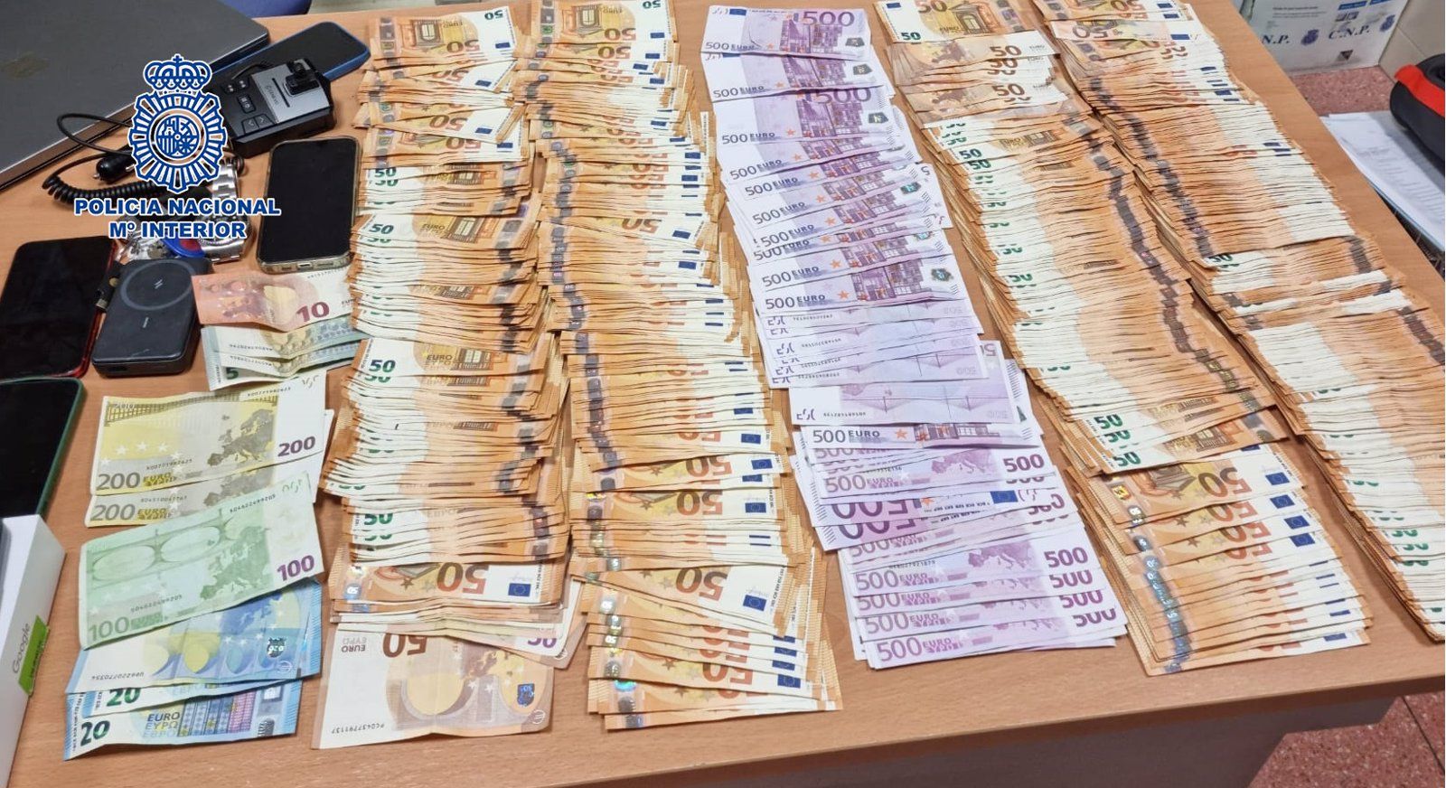 Dos detenidos en Alcobendas por ocultar en el maletero de su coche drogas y más de 60.000 euros