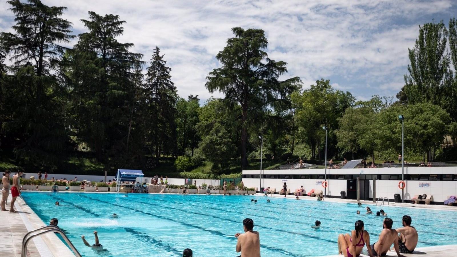 El Ayuntamiento de Madrid valorará la jornada partida en las piscinas municipales