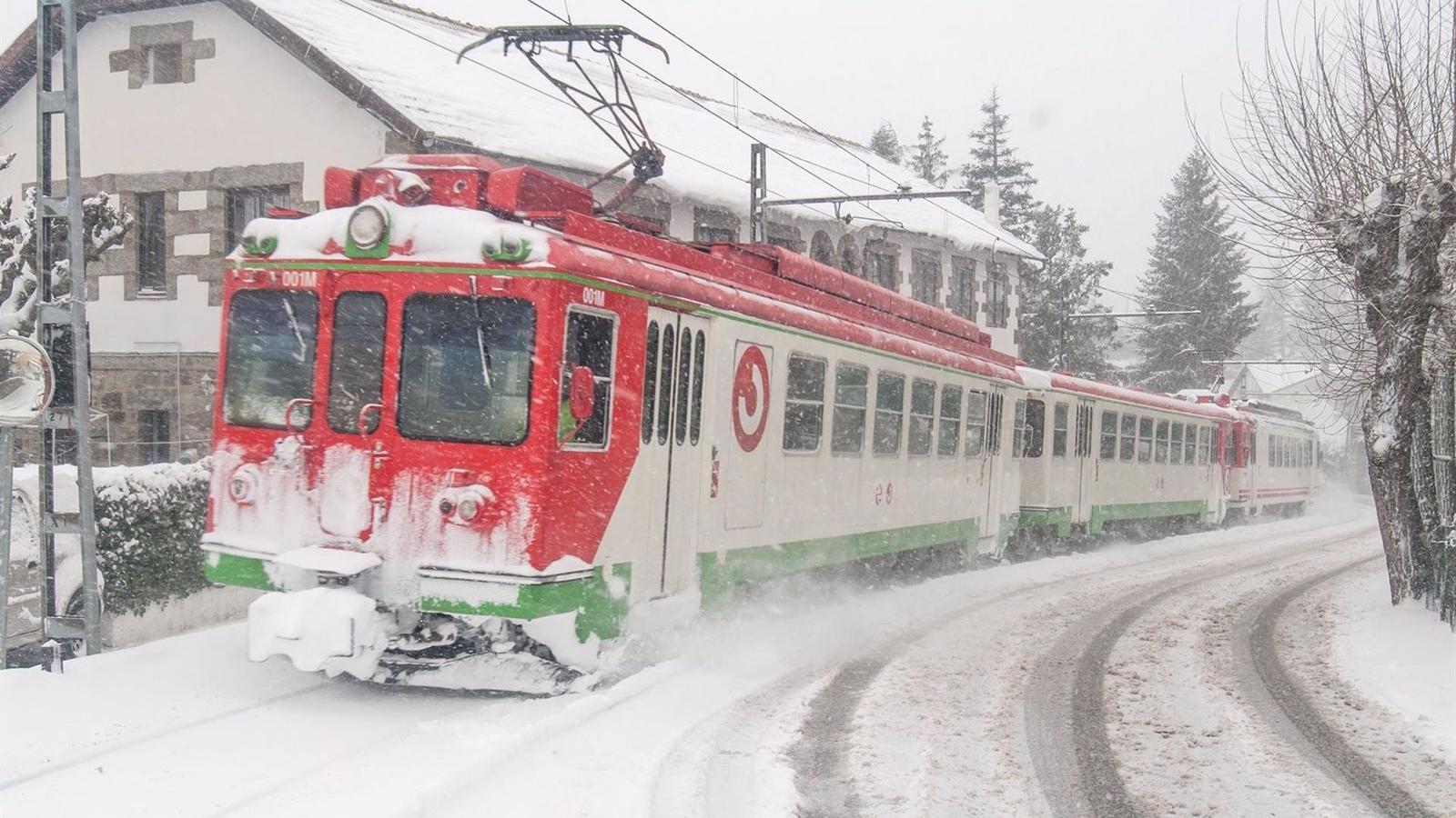 Un exposición de fotos y regalos conmemoran este miércoles el centenario de la línea de tren entre Cotos y Cercedilla