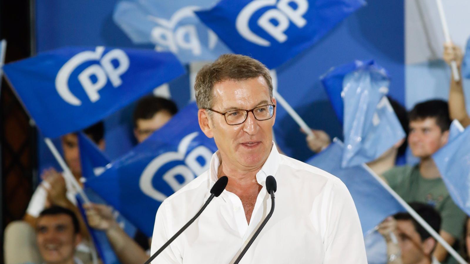 Feijóo se compromete a pagar las horas extras a los carteros si gobierna para que faciliten el voto por correo