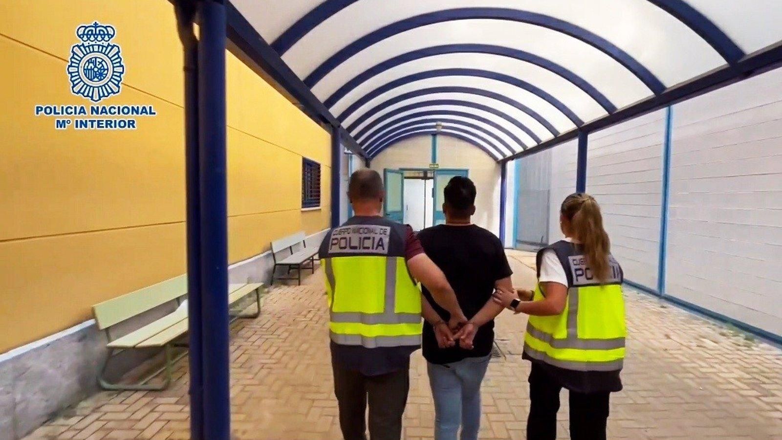 Detenido el hombre que apuñaló en el Metro de Lucero a otro por defender a una mujer, expareja del agresor