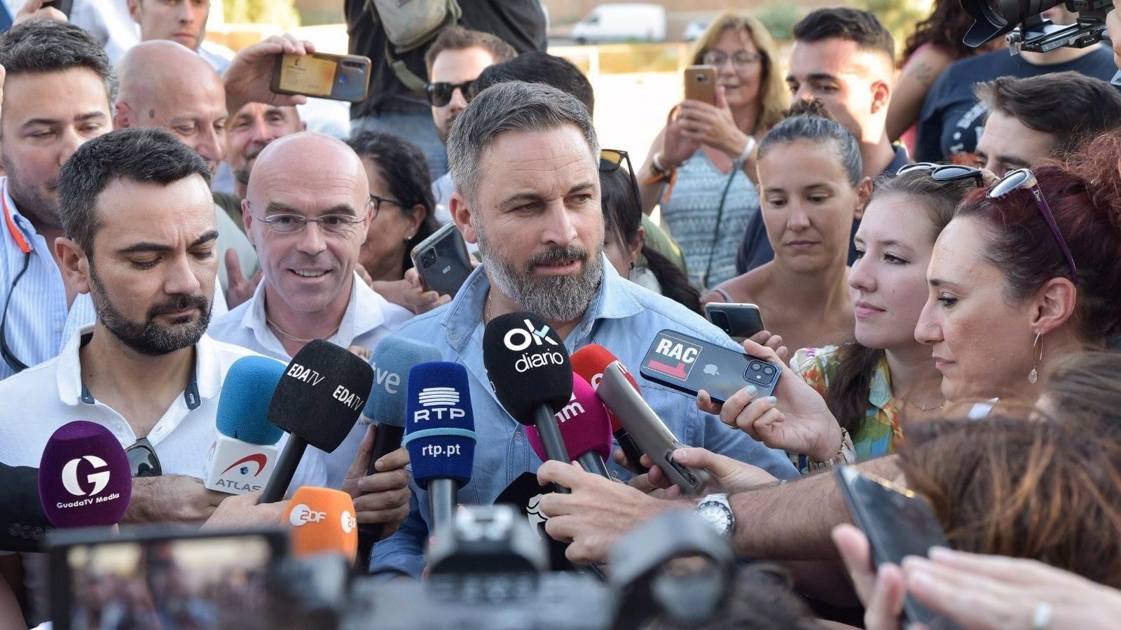 Abascal, "preocupado" de que el PSOE hable de "vuelco" en las elecciones porque "es capaz de cualquier cosa"