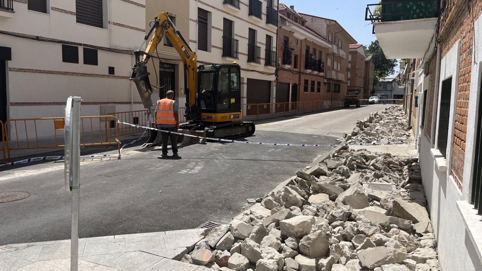 Arrancan los trabajos de mejora en las calles Toledo y Tía Pepa de Paracuellos para una mayor movilidad peatonal