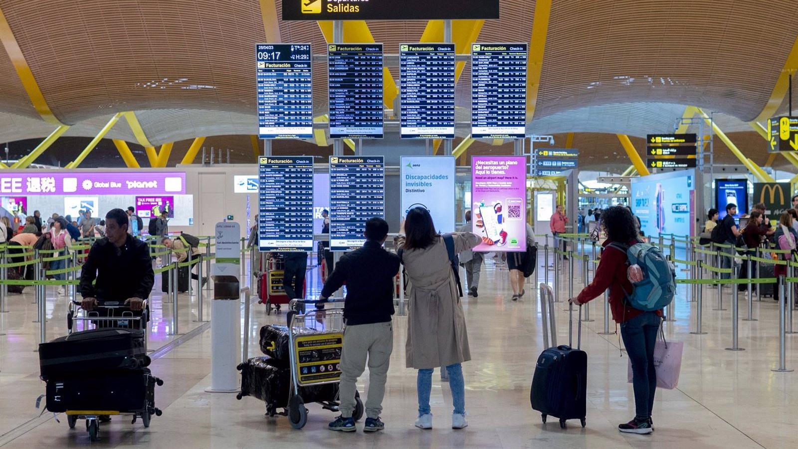 El aeropuerto Madrid-Barajas es el 15º más transitado del mundo y el quinto en Europa en 2022