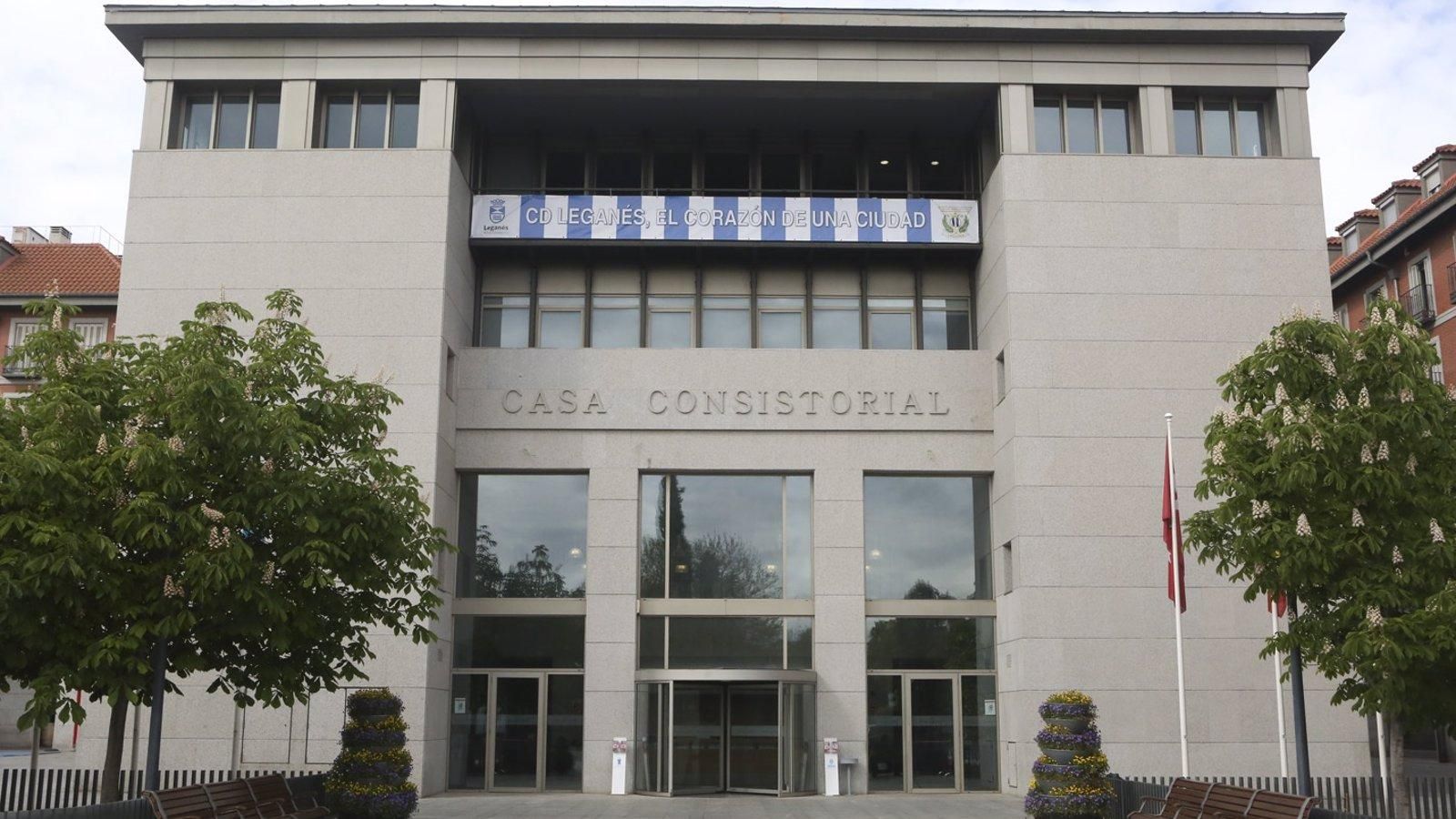 Un error de la empresa que gestiona los 'mupis' en Leganés coloca publicidad del PP en una zona prohibida