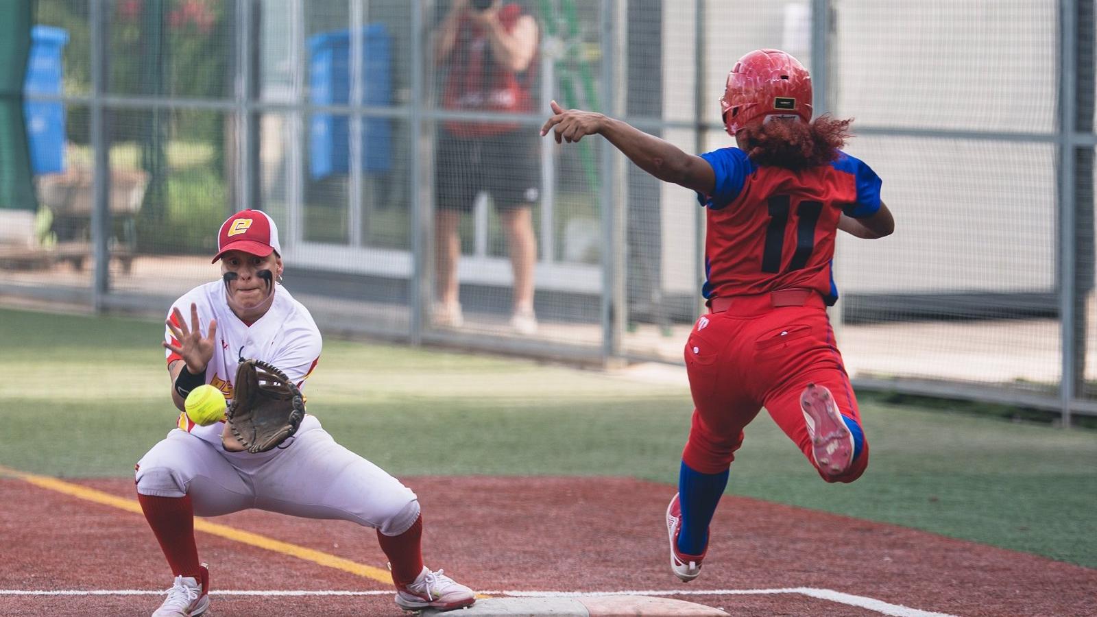 España planta cara a Cuba pero encaja su primera derrota en la Copa Mundial de Sófbol