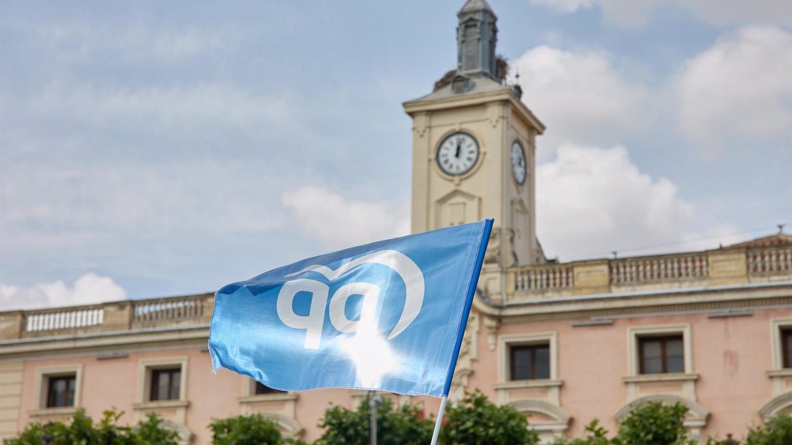 El PP se impone en 158 municipios de la región, el PSOE en 19 y Sumar vence en dos