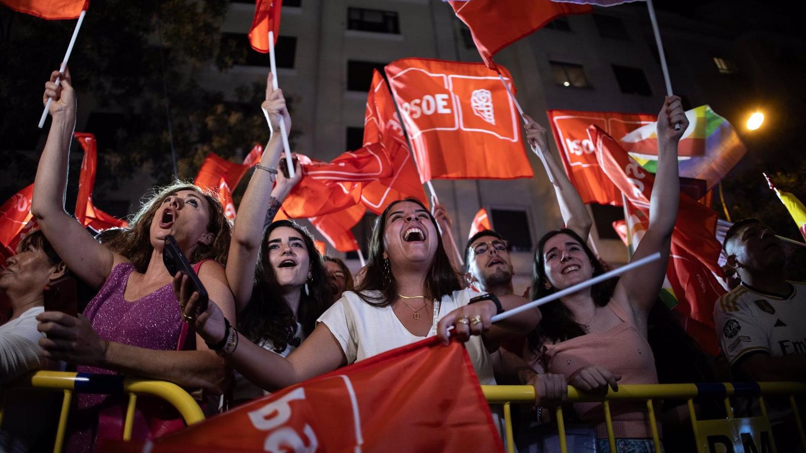 El PSOE sube un escaño en Madrid y resiste el envite del PP, aunque pierde varios bastiones del 'cinturón rojo'