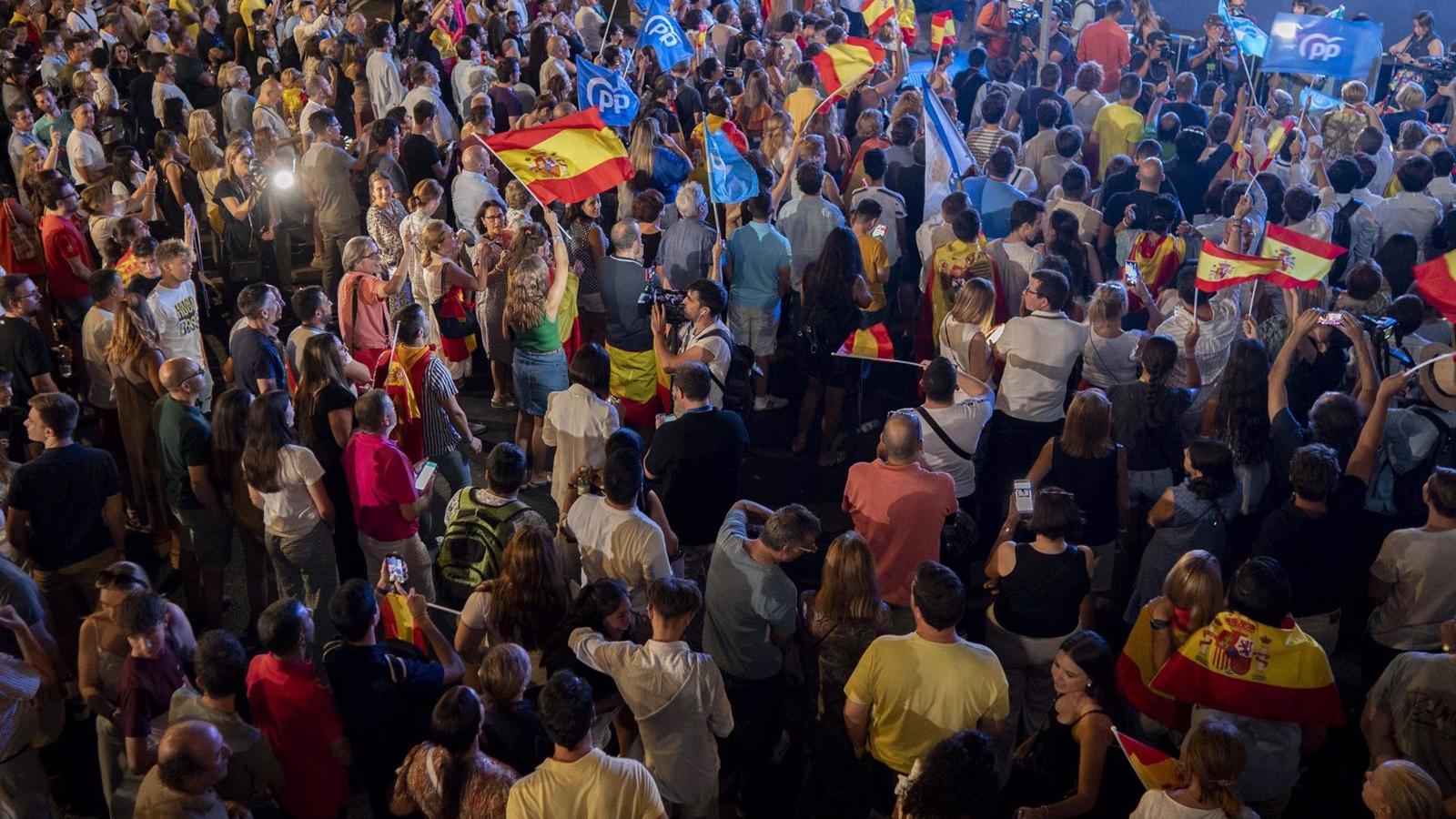 El PP se queda lejos del resultado esperado y no logra sumar con Vox