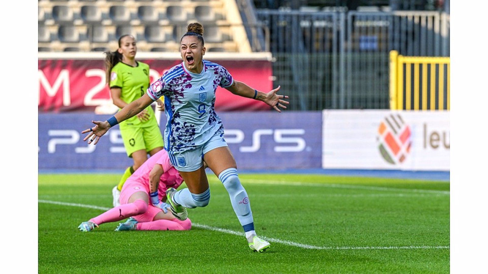 España le marca siete goles a Chequia y avanza a semifinales del Europeo femenino sub-19