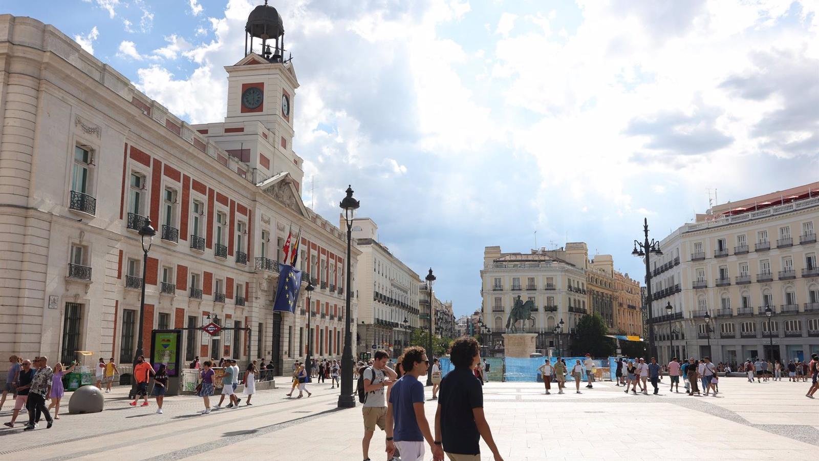 La Puerta del Sol estará lista "a la vuelta del verano", tras hacer remates y la puesta en marcha de la fuente
