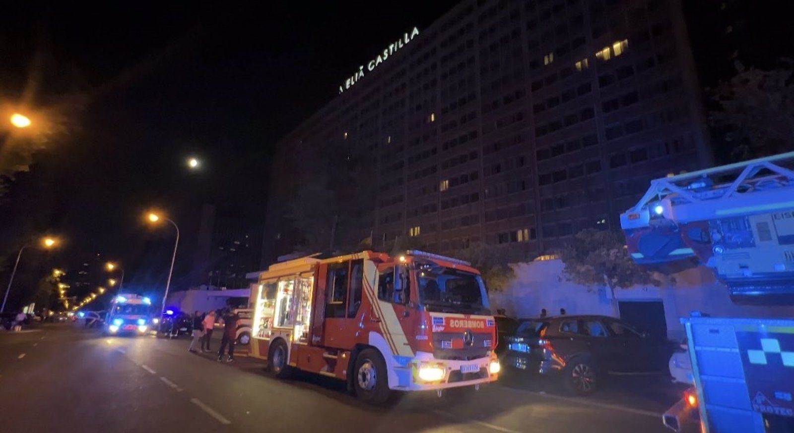 Tres heridos leves por intoxicación de humo en un incendio en un hotel de Tetuán