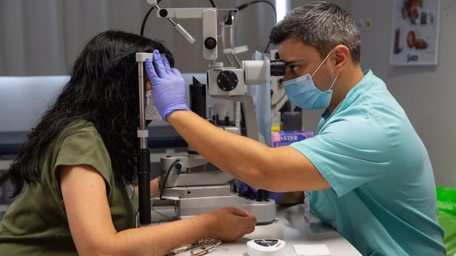 Oftalmólogos del Hospital de Torrejón alertan de problemas oculares por sobreexposición al sol, agua salada y calor