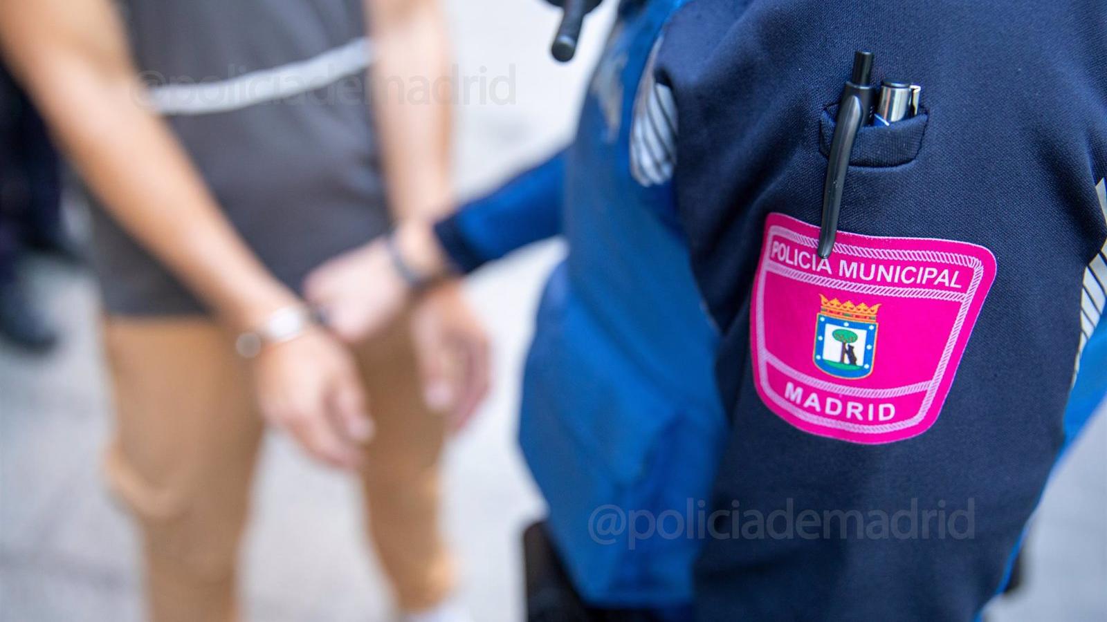 Detenido un joven en Villaverde que transportaba hachís para su venta en patinete eléctrico