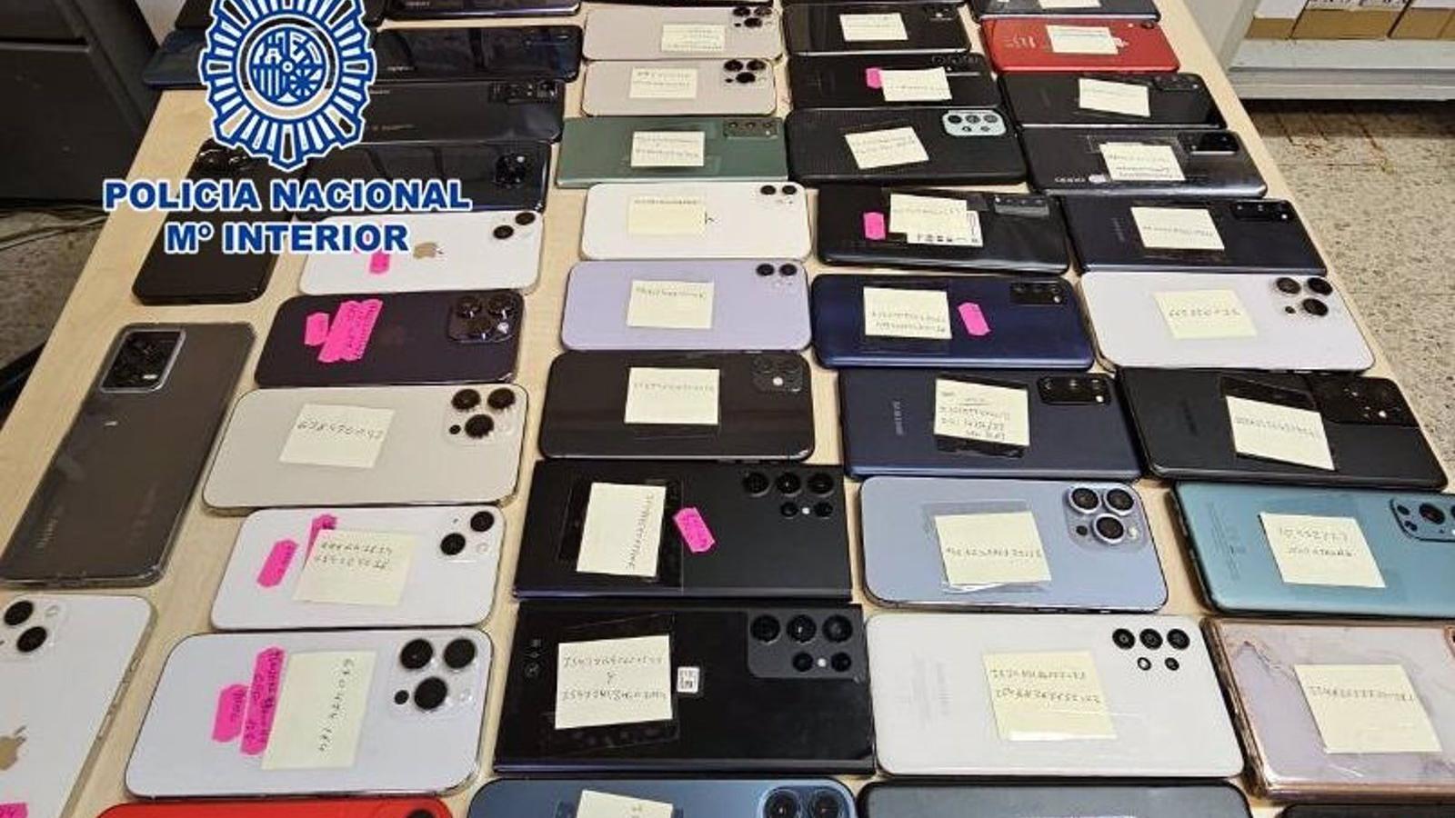 Un detenido en Vallecas por la sustracción de 50 móviles y dos ordenadores portátiles