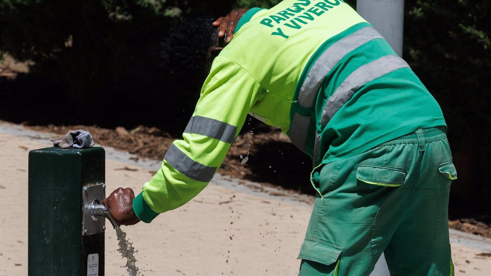 El Ayuntamiento de Madrid eleva a nivel rojo el protocolo por temperaturas que superarán los 38,5º