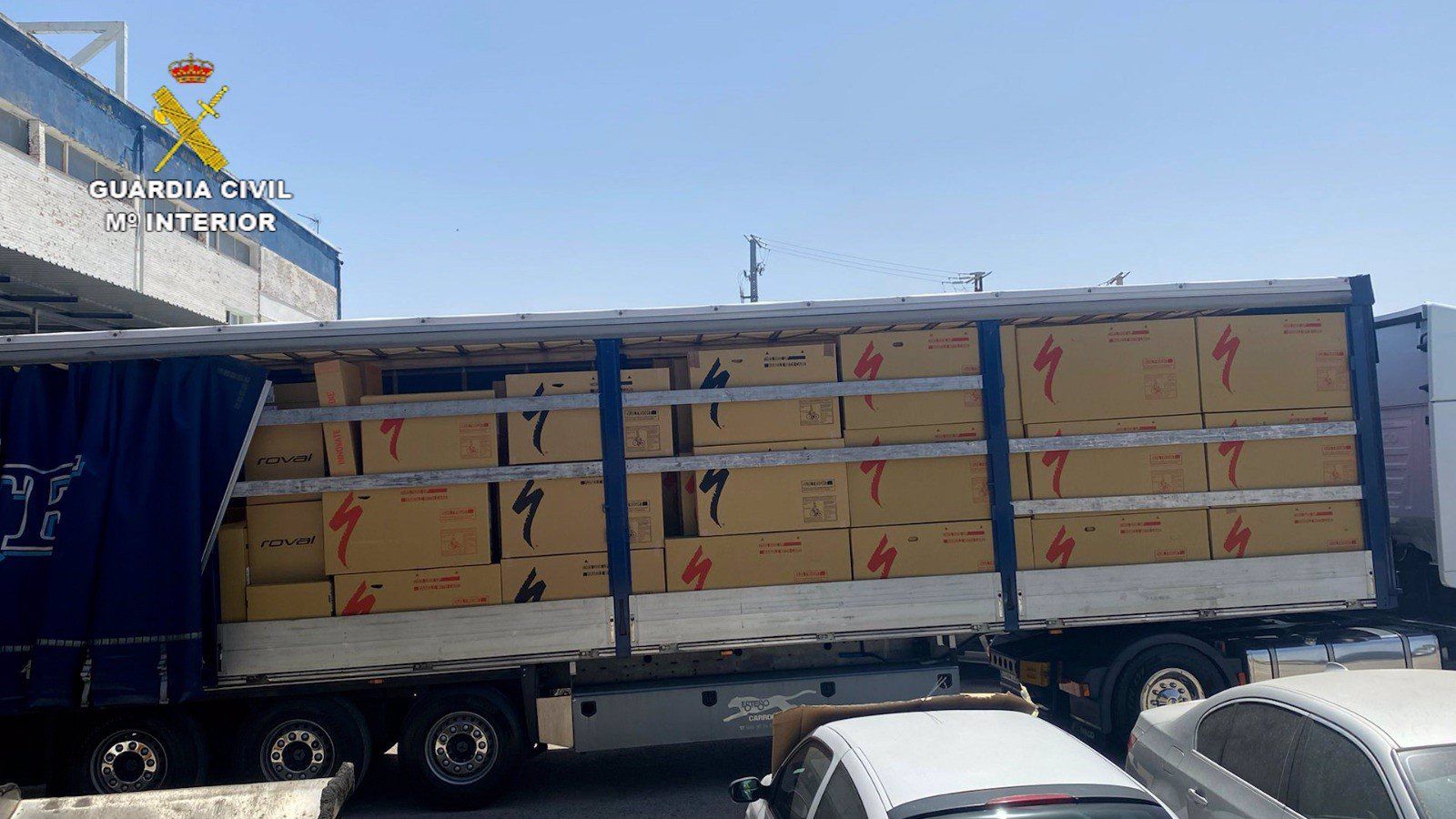 La Guardia Civil rescata mercancía valorada en 2,5 millones, tras desmantelar una organización que robaba camiones