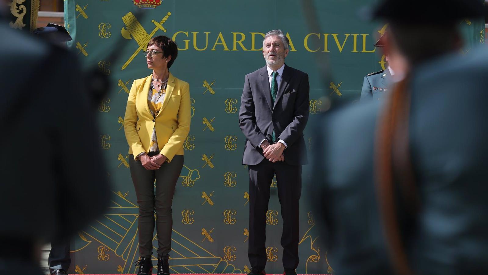 Marlaska condecora a María Gámez, la directora de la Guardia Civil cuando fue cesado De los Cobos, y a su sucesora