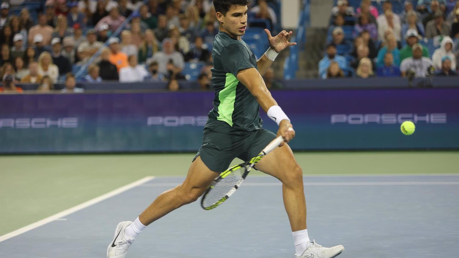 Carlos Alcaraz se mete en octavos de Cincinnati y atisba la amenaza de Tommy Paul